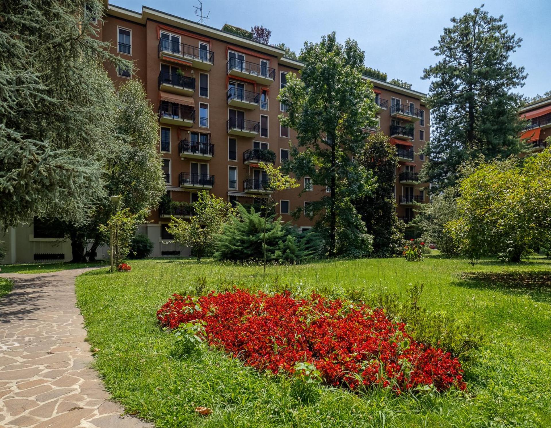 Apartament Stylish Flat With Balcony - 15 Min To Duomo Mediolan Zewnętrze zdjęcie